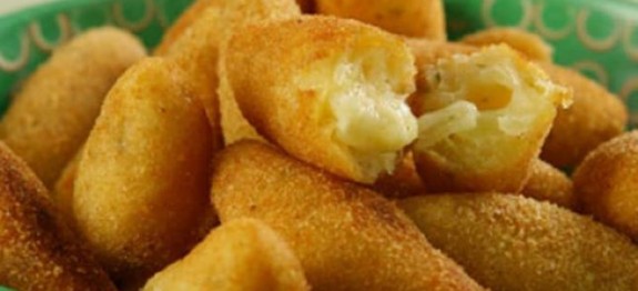 Bolinho de mandioca e queijo - Veja a Receita: