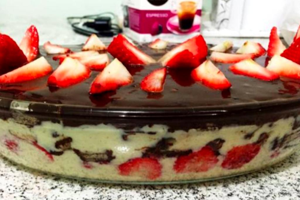 Torta de bis morango uma perfeita sobremesa para qualquer ocasião