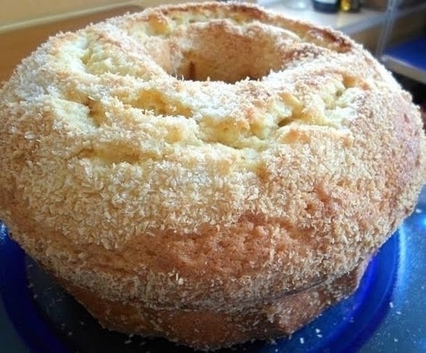 BOLO DE COCO MAIS FÁCIL QUE EXISTE SUPER FOFINHO O MAIS GOSTOSO QUE JÁ