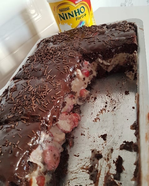 Bolo De Chocolate Com Leite Ninho E Morangos Veja A Receita 9760