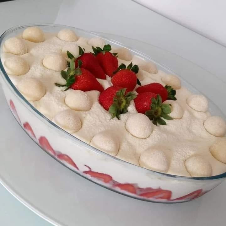 Pav De Leite Ninho Com Morango Uma Sobremesa De Natal Que Derrete Na Boca Veja A Receita